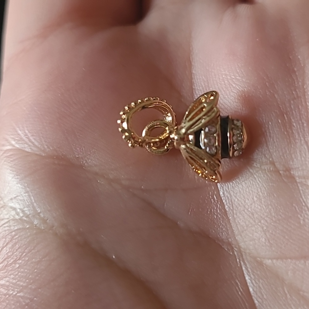 Golden Bee ✨️ - Picture 3 of 4